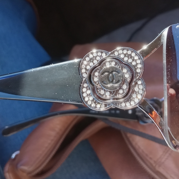 Chanel shield style sunglasses with Swarovski crystal accents - Picture 6 of 9
